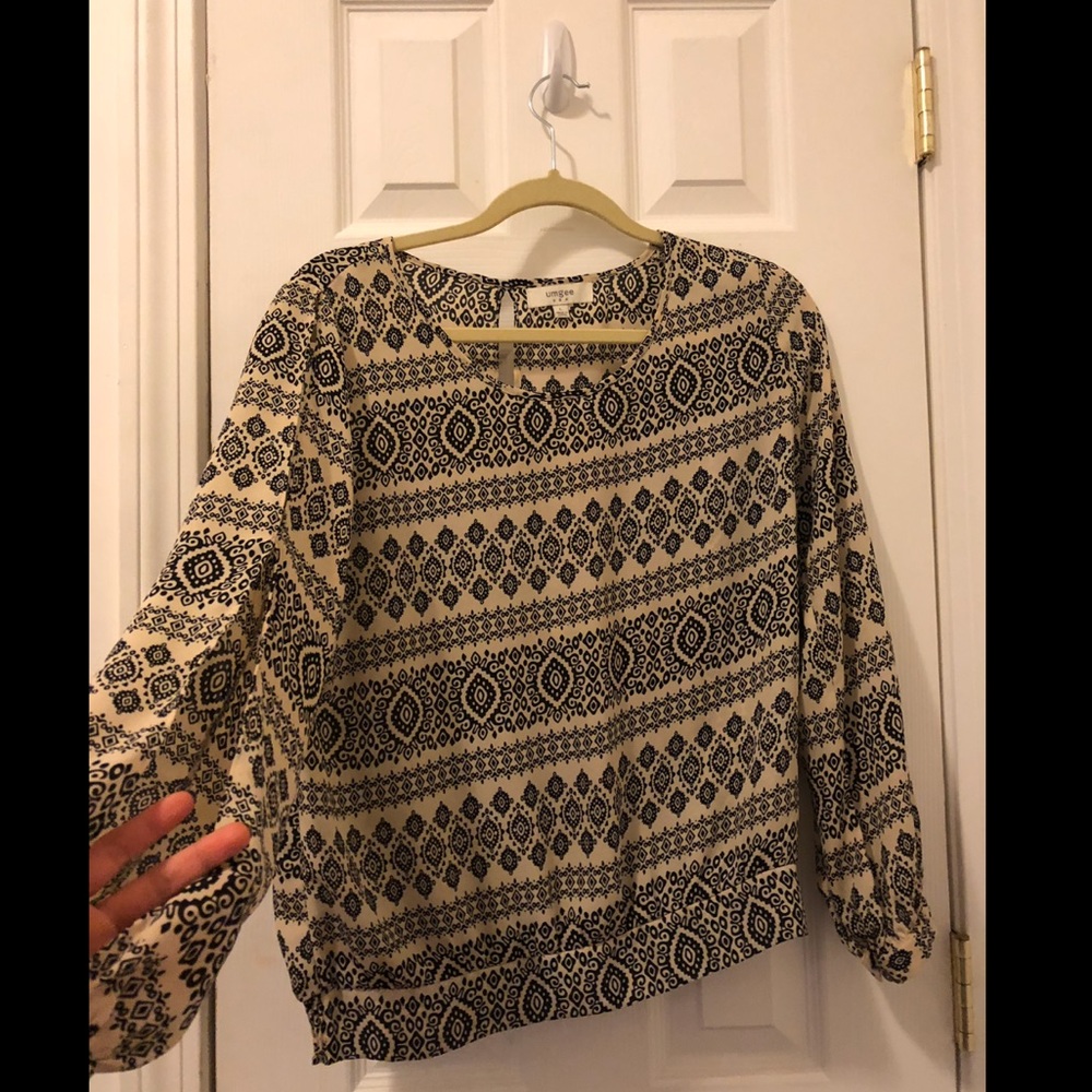 Francesca’s long sleeve patterned blouse